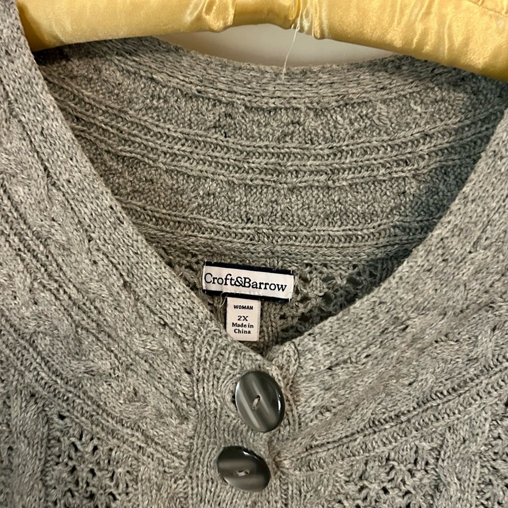 Croft&Barrow Grey Scoop Neck two button 3/4 sleeve woven sweater Size 2X - Picture 3 of 7